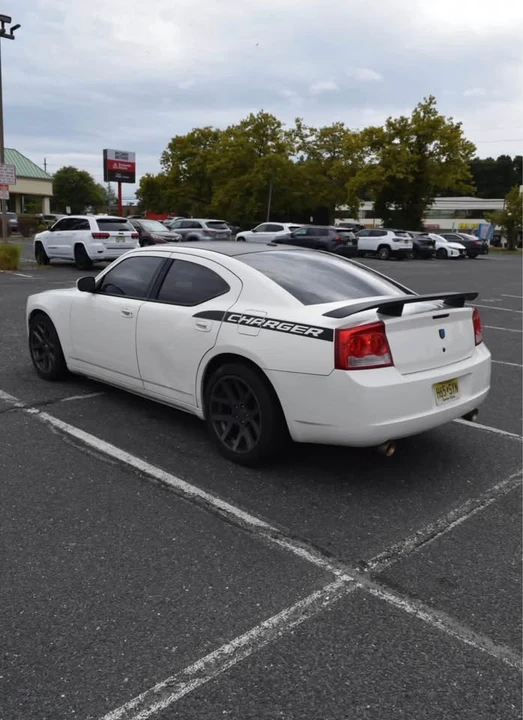 2010 Dodge Charger 6th Gen - Image 2 of 6