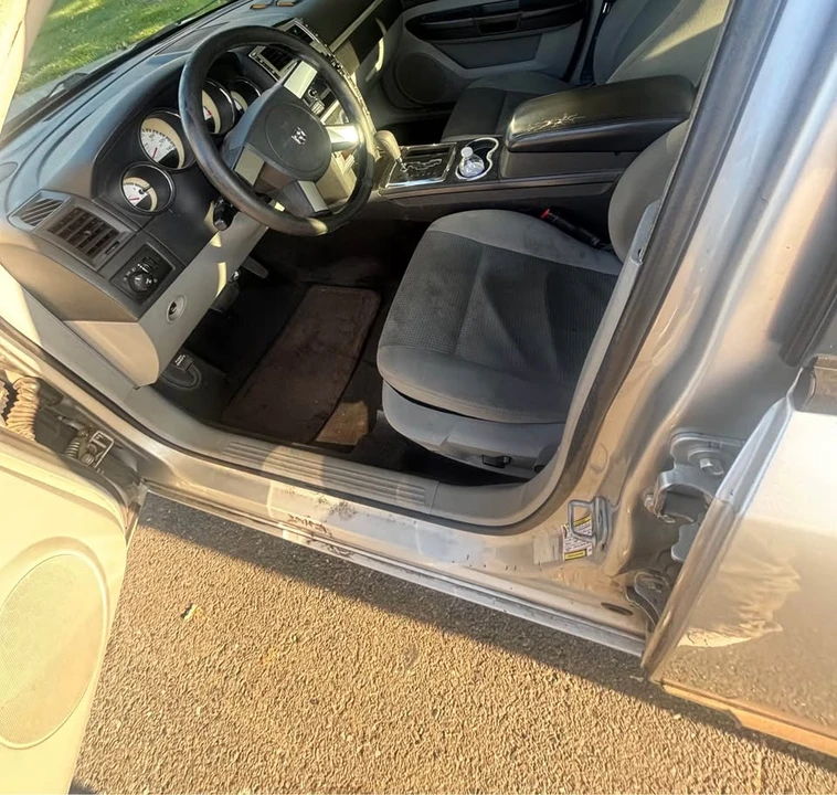 2010 Dodge Charger 6th Gen - Image 6 of 10