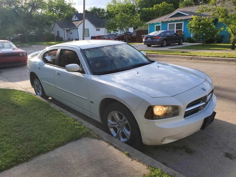 2010 Dodge Charger 6th Gen - Image 2 of 4