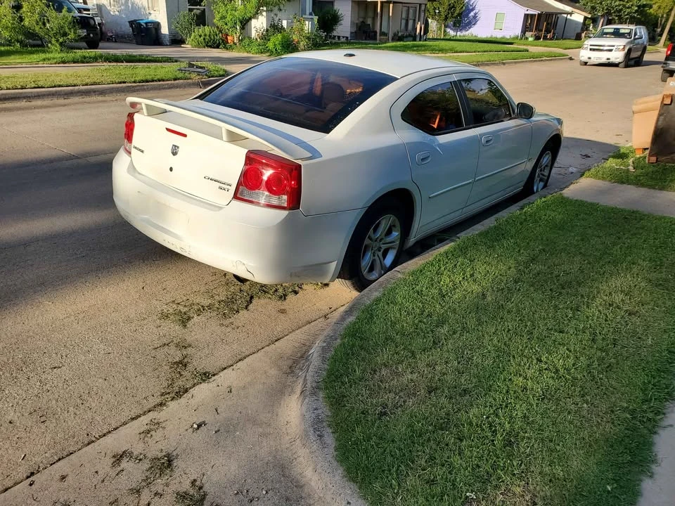2010 Dodge Charger 6th Gen - Image 3 of 4