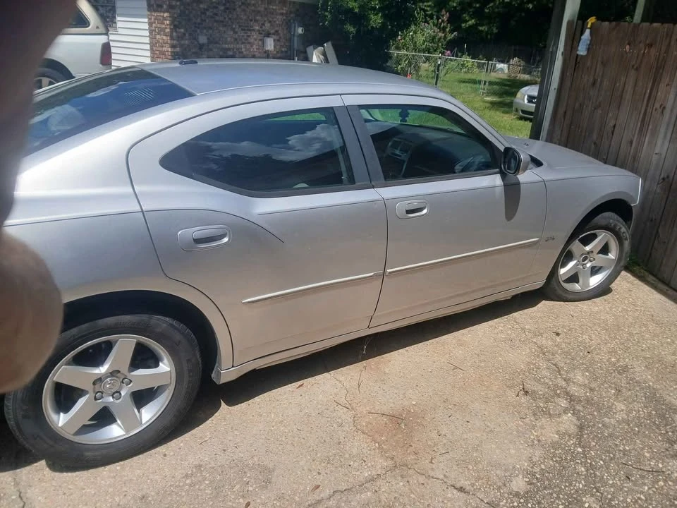 2010 Dodge Charger 6th Gen - Image 3 of 12