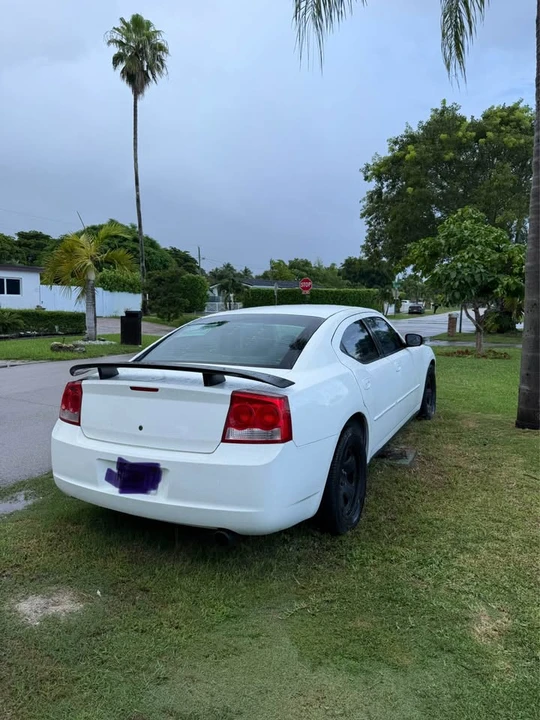 2010 Dodge Charger 6th Gen - Image 2 of 6