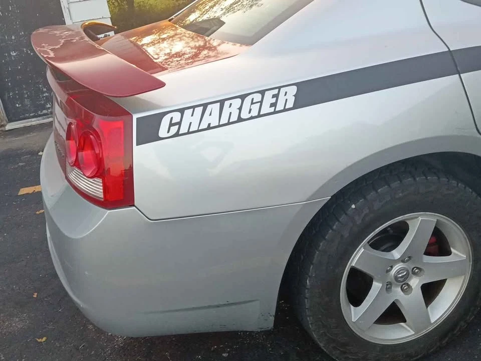 2010 Dodge Charger 6th Gen - Image 2 of 5