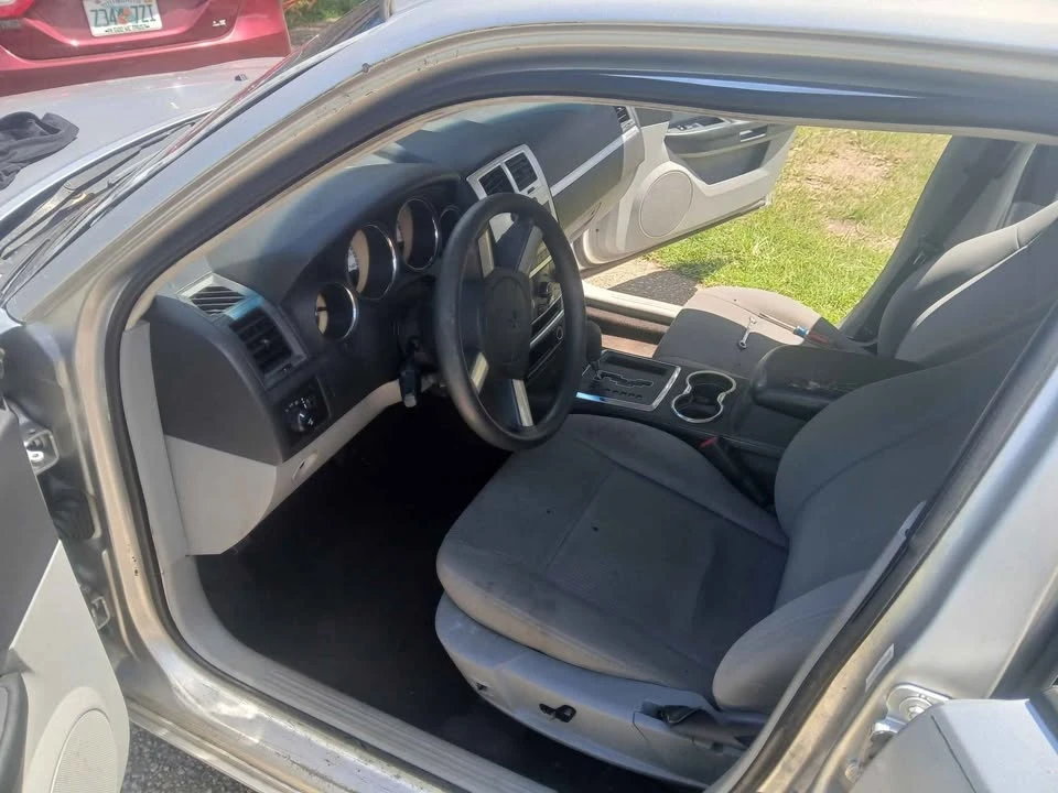2010 Dodge Charger 6th Gen - Image 5 of 12