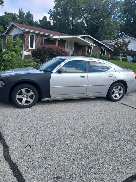 2010 Dodge Charger 6th Gen - Image 3 of 5