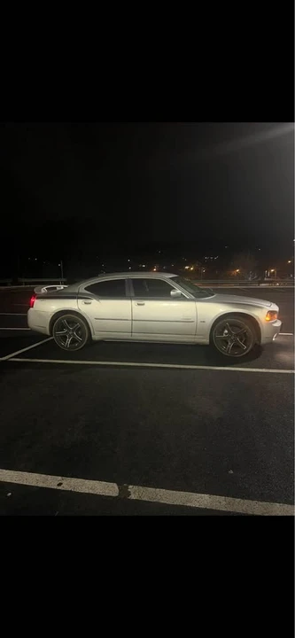2010 Dodge Charger 6th Gen - Image 2 of 6