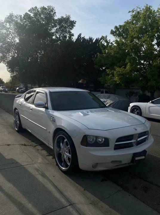 2010 Dodge Charger 6th Gen - Image 2 of 3