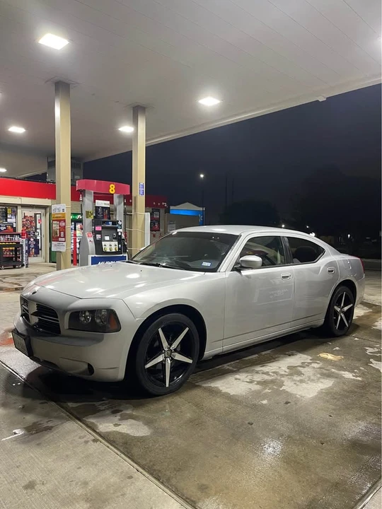2010 Dodge Charger 6th Gen - Image 2 of 8
