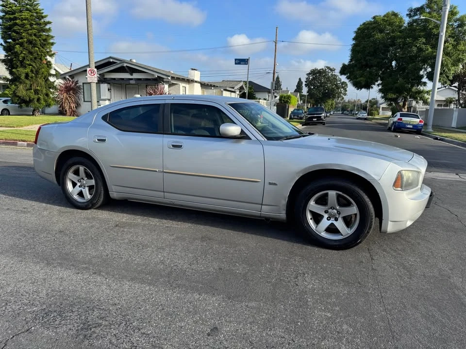 2010 Dodge Charger 6th Gen - Image 4 of 8