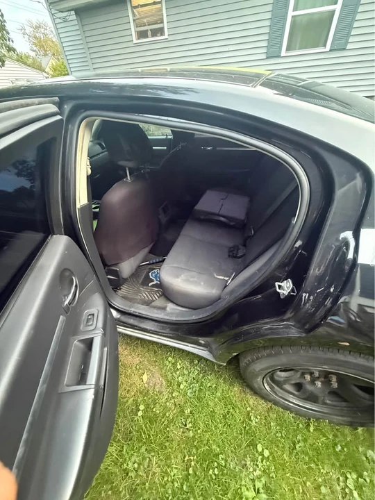 2010 Dodge Charger 6th Gen - Image 3 of 5