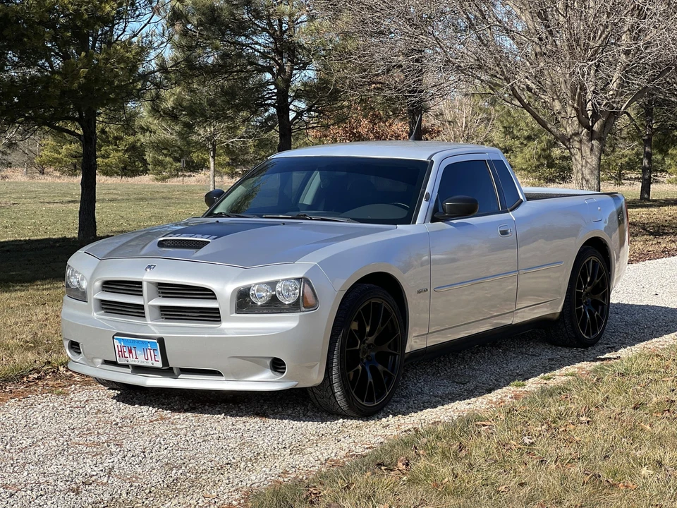 2010 Dodge Charger 6th Gen - Image 3 of 31