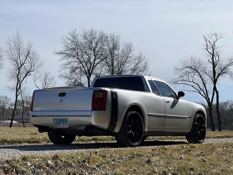 2010 Dodge Charger 6th Gen - Image 19 of 31