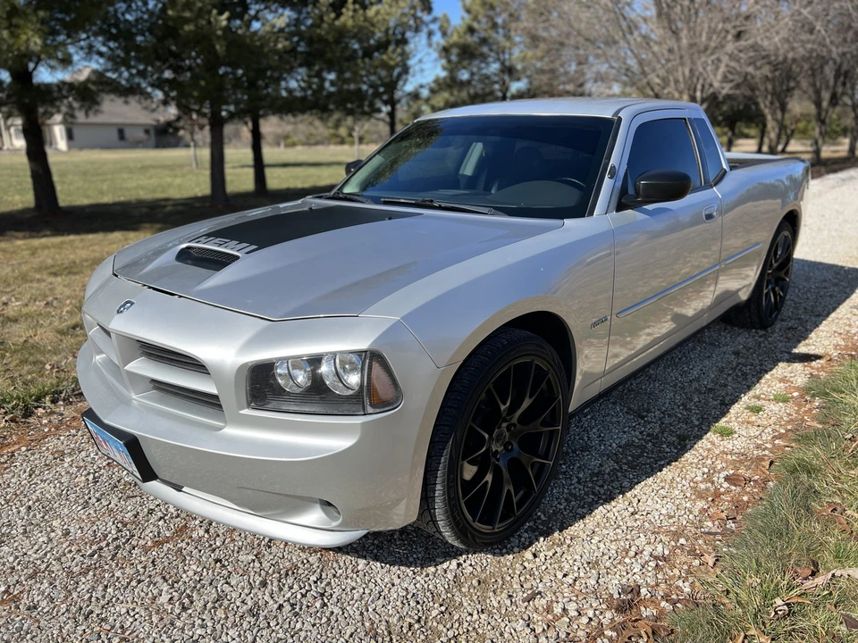 2010 Dodge Charger 6th Gen - Image 2 of 31