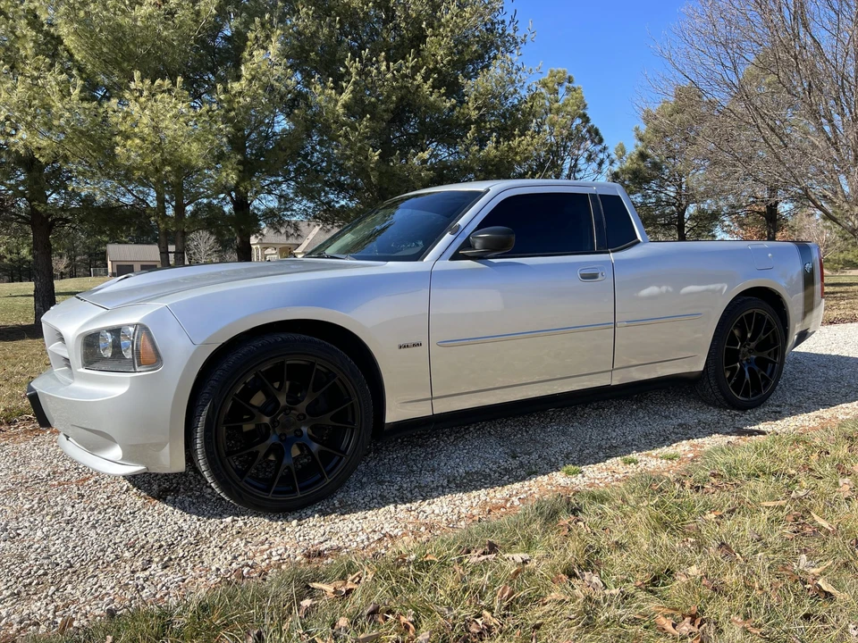 2010 Dodge Charger 6th Gen - Image 5 of 31
