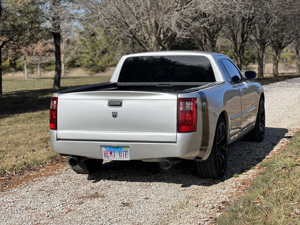 2010 Dodge Charger 6th Gen - Image 17 of 31