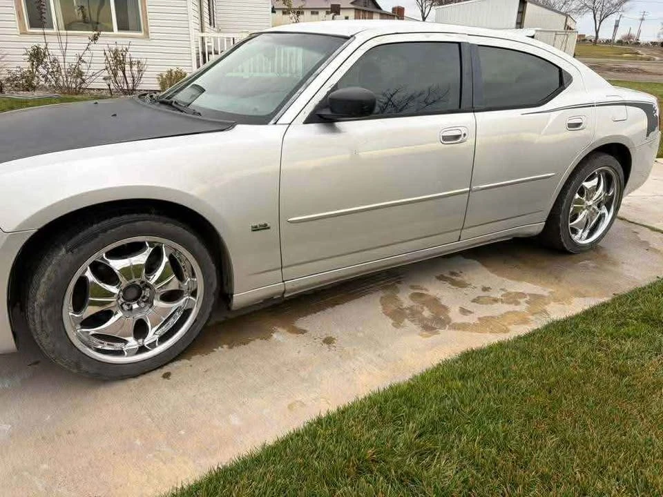 2010 Dodge Charger 6th Gen - Image 4 of 9