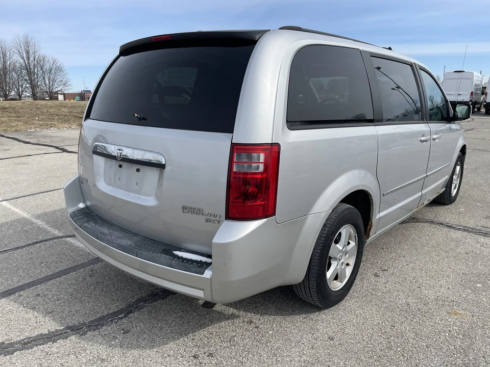 2010 Dodge Caravan - Image 8 of 21