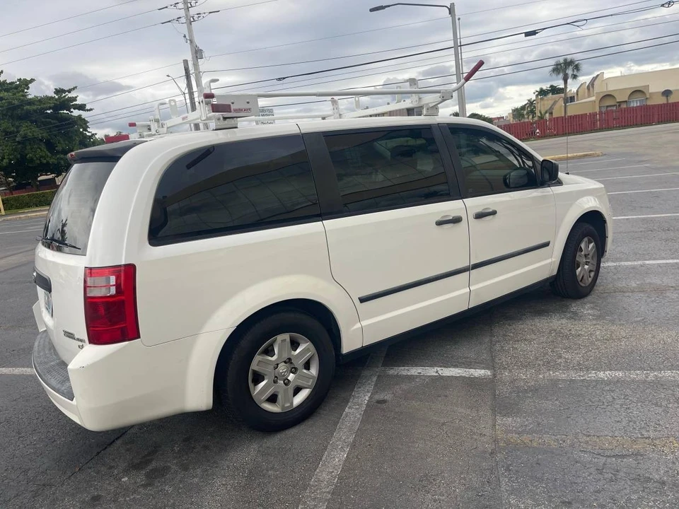 2010 Dodge Caravan - Image 2 of 14