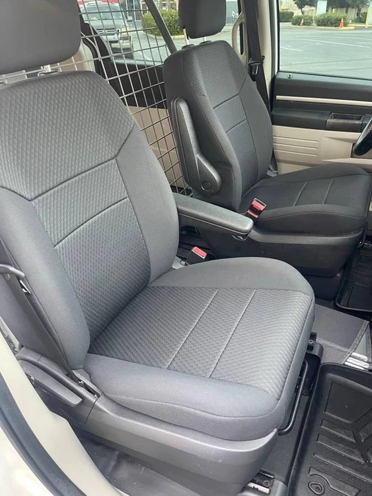 2010 Dodge Caravan - Image 3 of 14