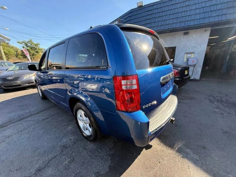 2010 Dodge Caravan - Image 7 of 12