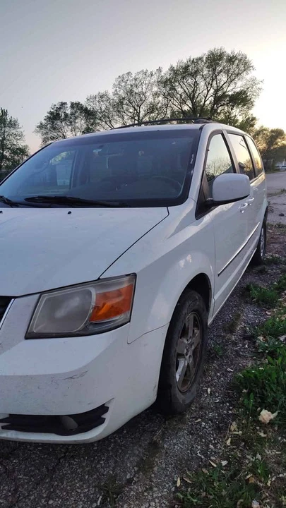 2010 Dodge Caravan - Image 6 of 8