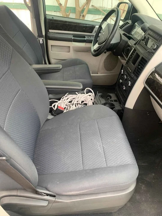 2010 Dodge Caravan - Image 2 of 8