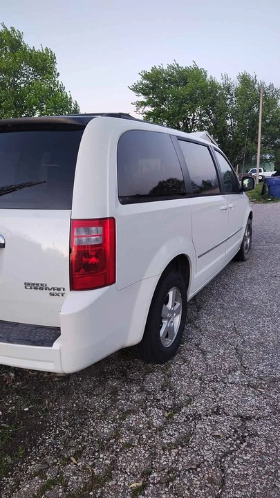 2010 Dodge Caravan - Image 8 of 8