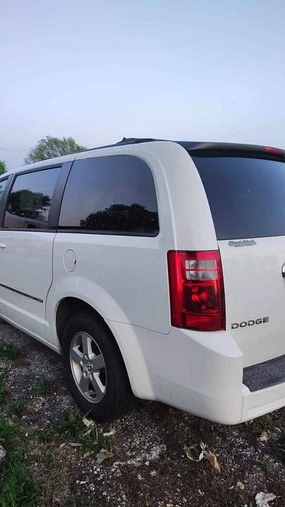 2010 Dodge Caravan - Image 7 of 8