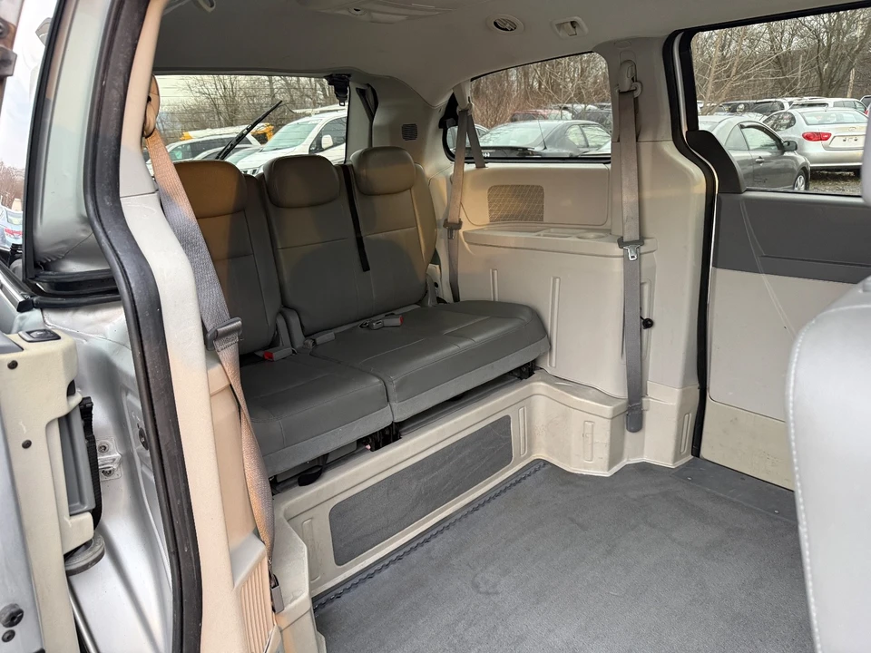 2010 Dodge Caravan - Image 14 of 19