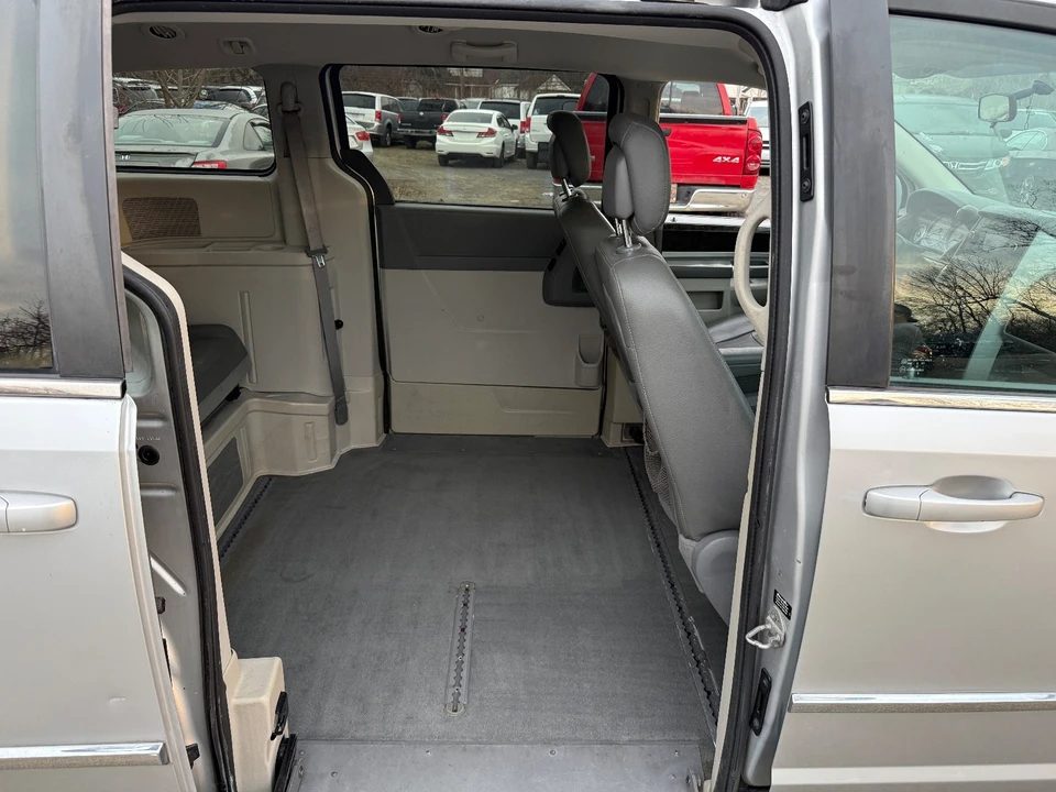 2010 Dodge Caravan - Image 12 of 19