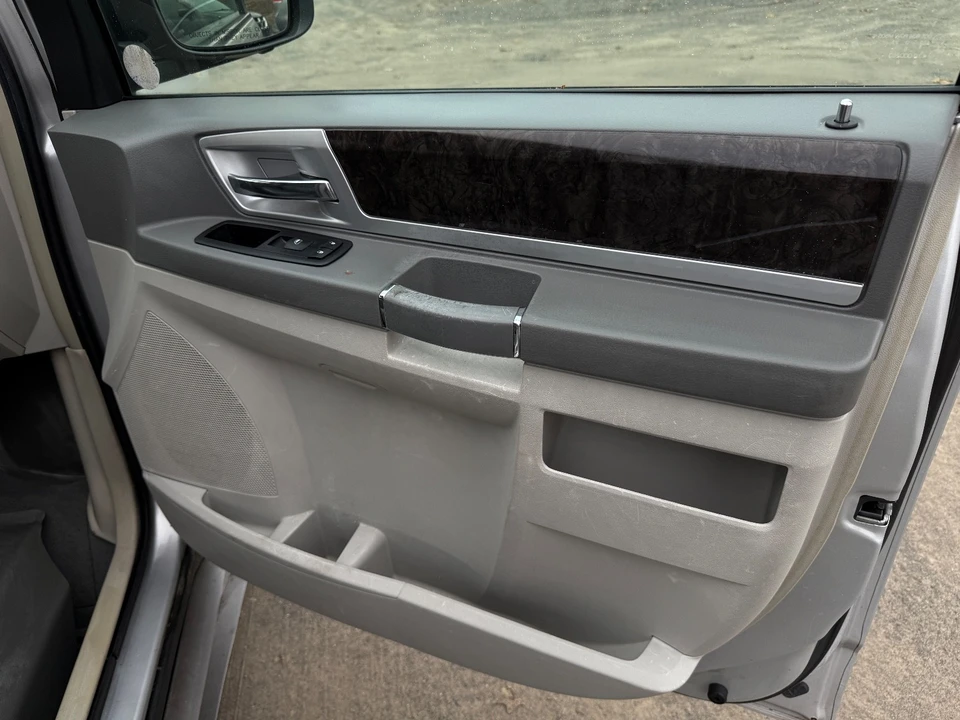 2010 Dodge Caravan - Image 10 of 19