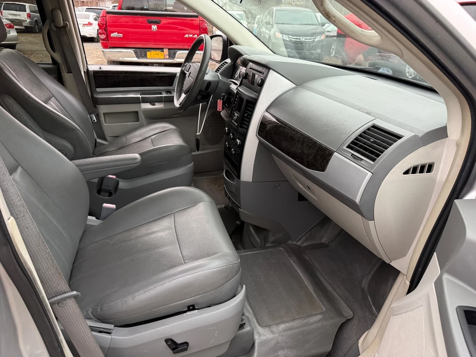 2010 Dodge Caravan - Image 8 of 19