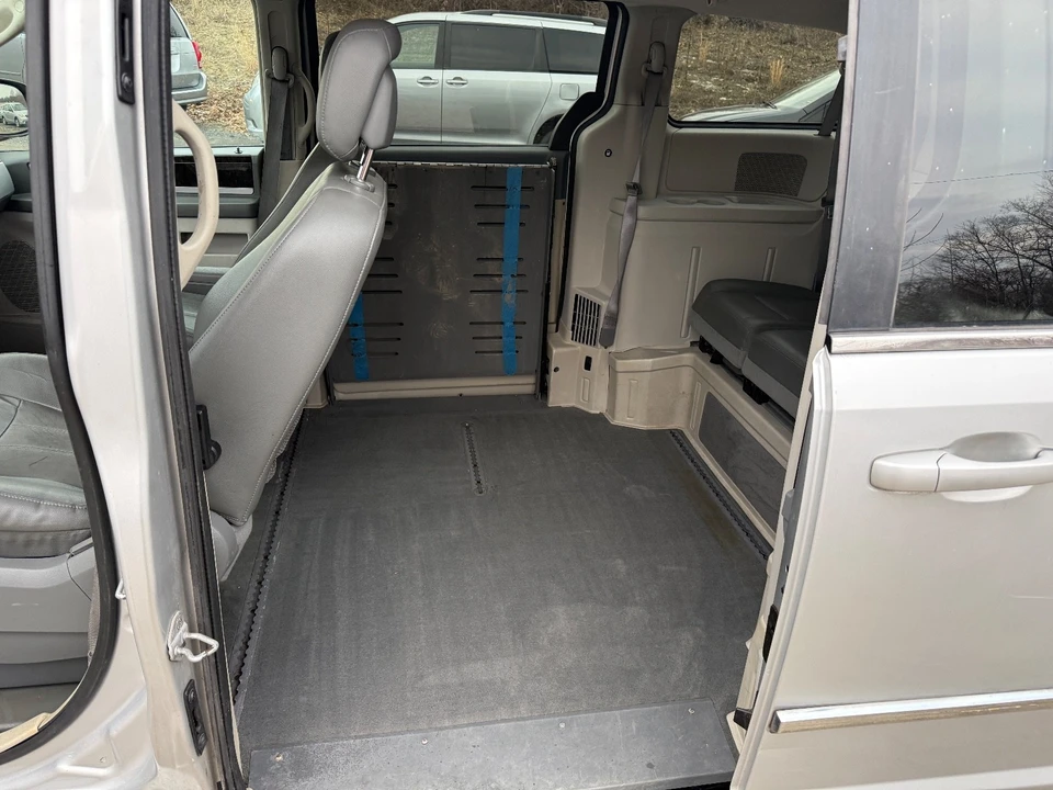 2010 Dodge Caravan - Image 16 of 19