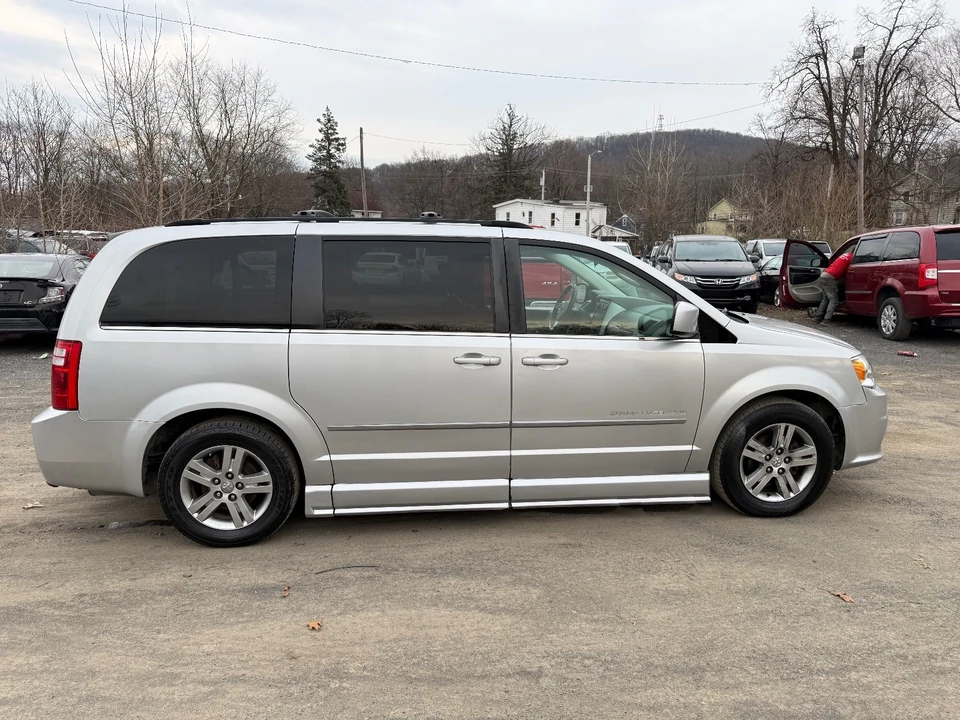 2010 Dodge Caravan - Image 4 of 19