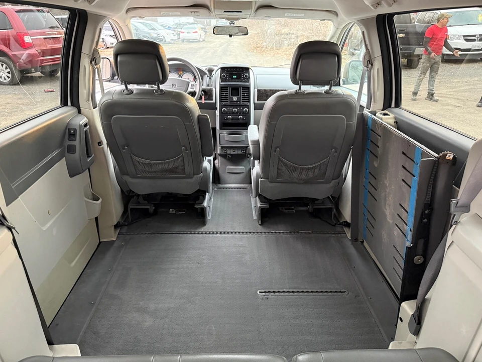 2010 Dodge Caravan - Image 19 of 19