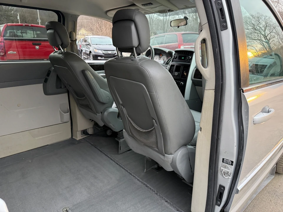 2010 Dodge Caravan - Image 13 of 19