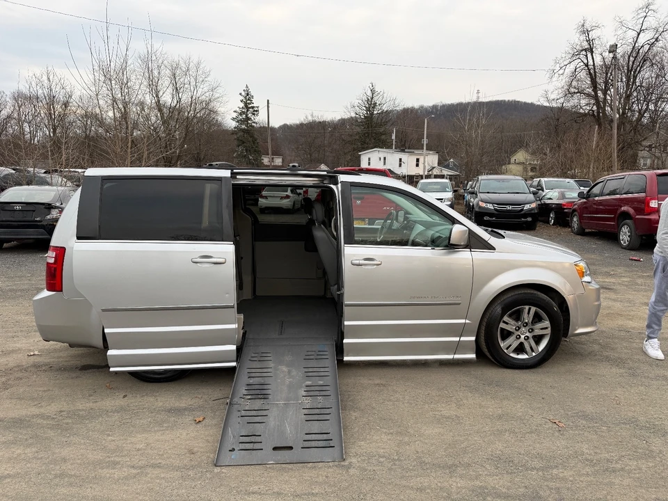 2010 Dodge Caravan - Image 11 of 19