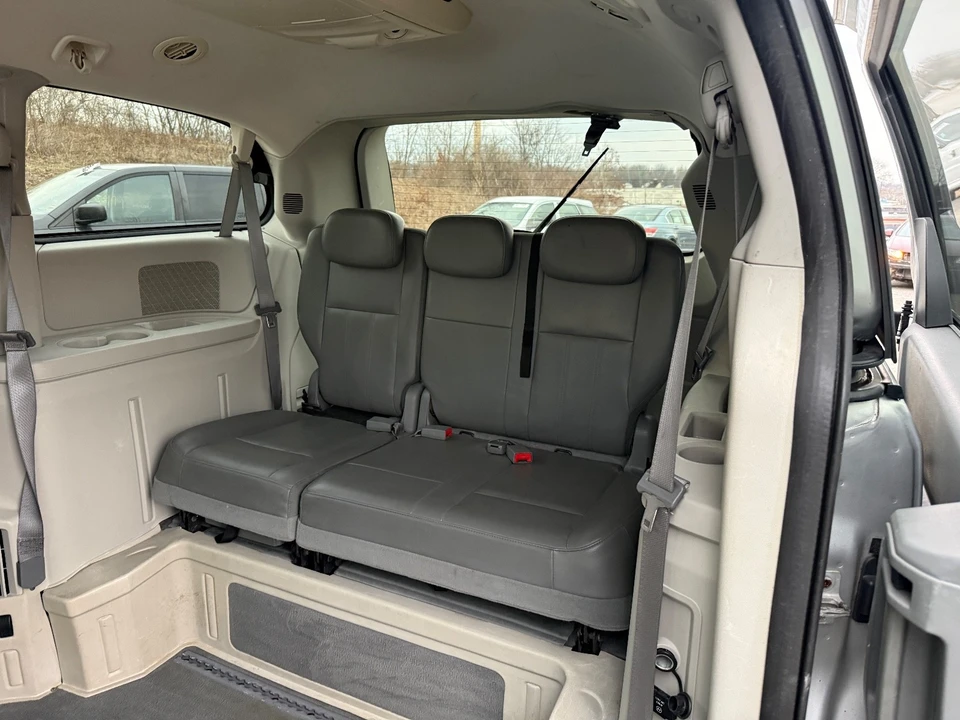 2010 Dodge Caravan - Image 17 of 19