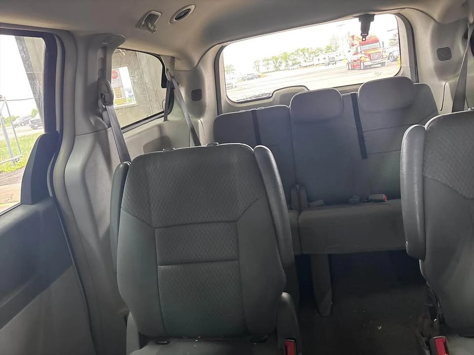 2010 Dodge Caravan - Image 8 of 9