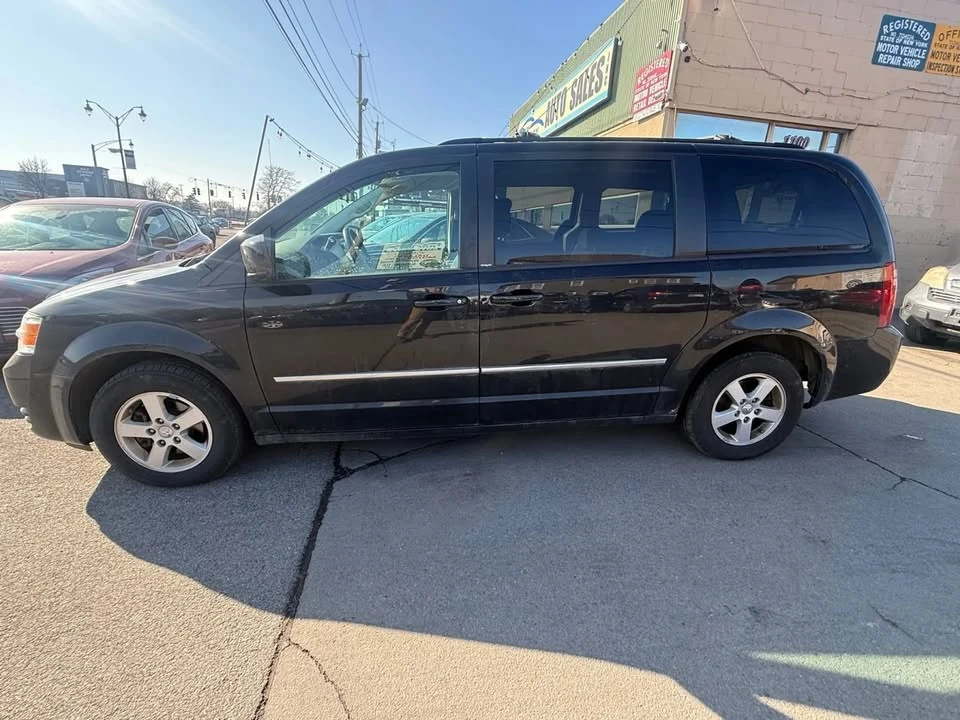 2010 Dodge Caravan - Image 9 of 20