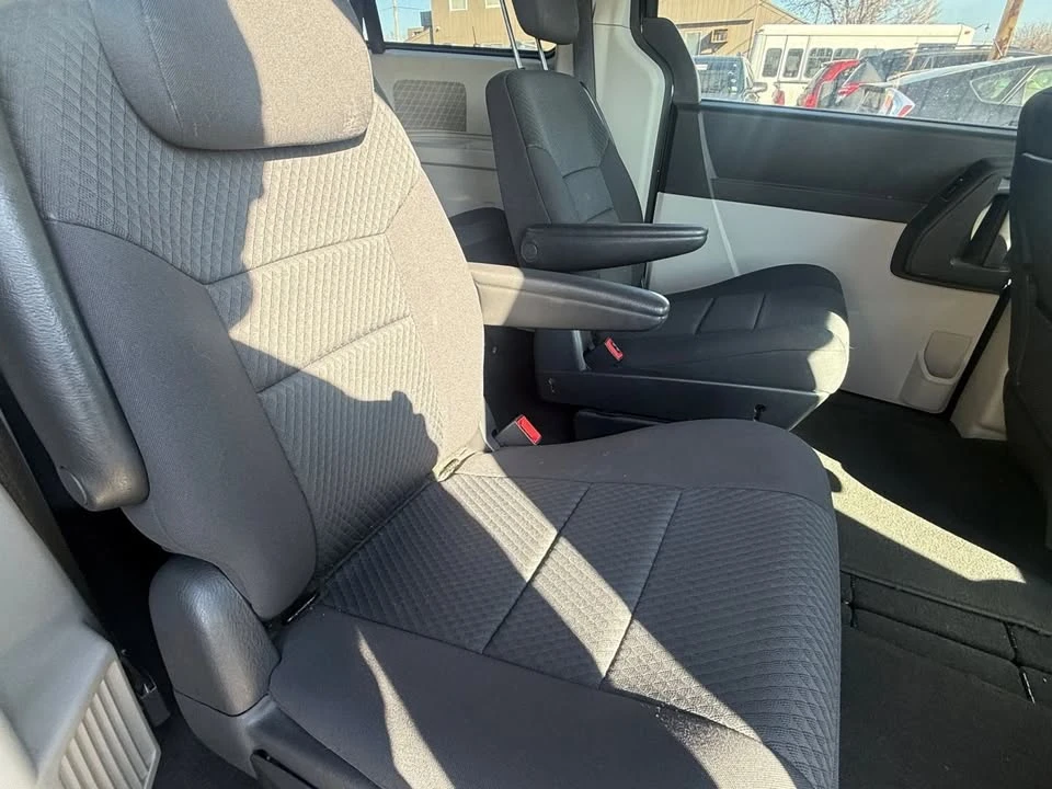 2010 Dodge Caravan - Image 3 of 20