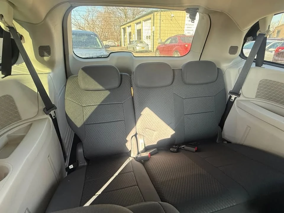 2010 Dodge Caravan - Image 13 of 20