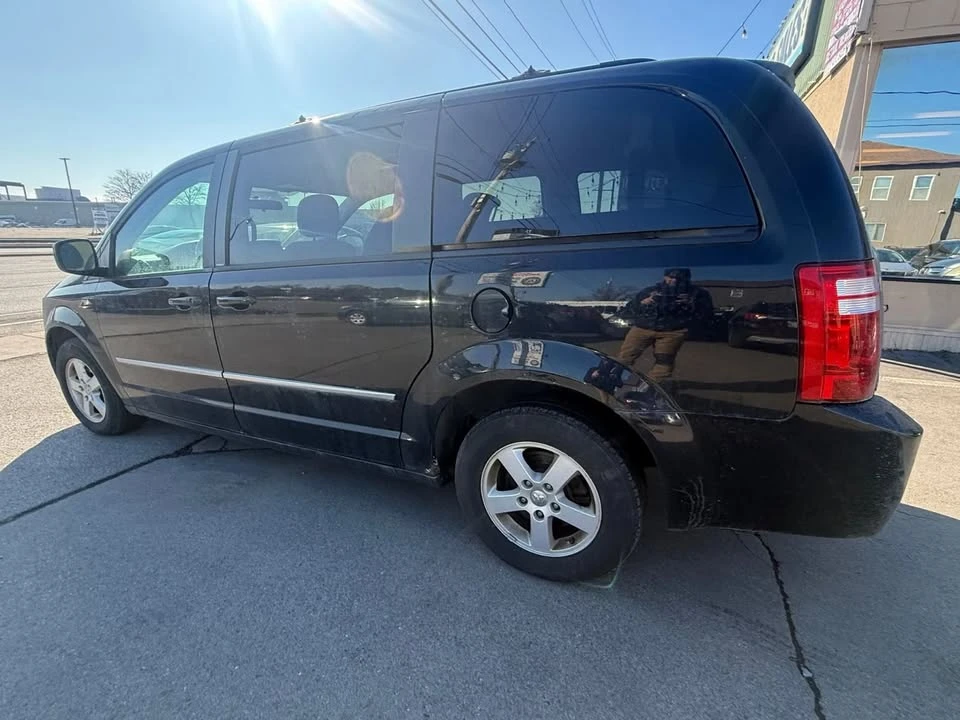 2010 Dodge Caravan - Image 7 of 20