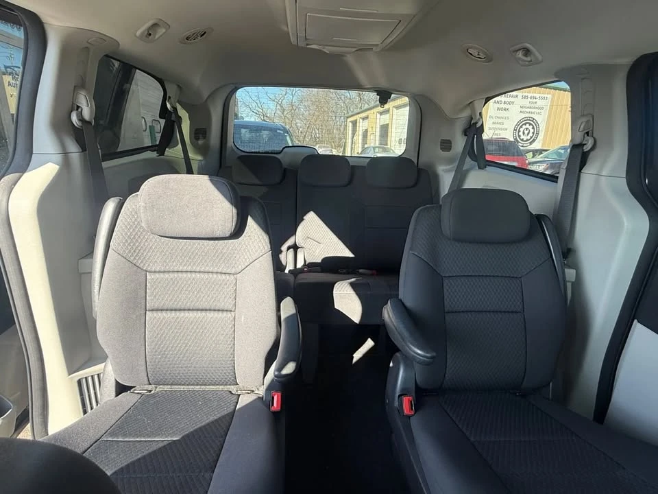 2010 Dodge Caravan - Image 4 of 20