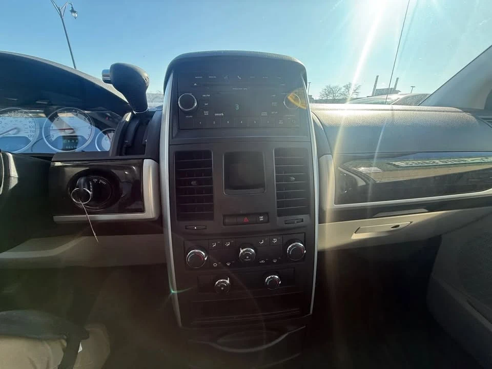 2010 Dodge Caravan - Image 5 of 20