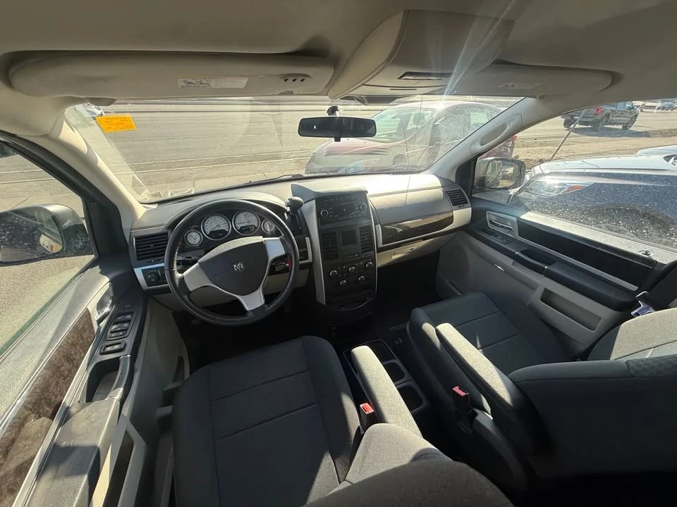 2010 Dodge Caravan - Image 17 of 20