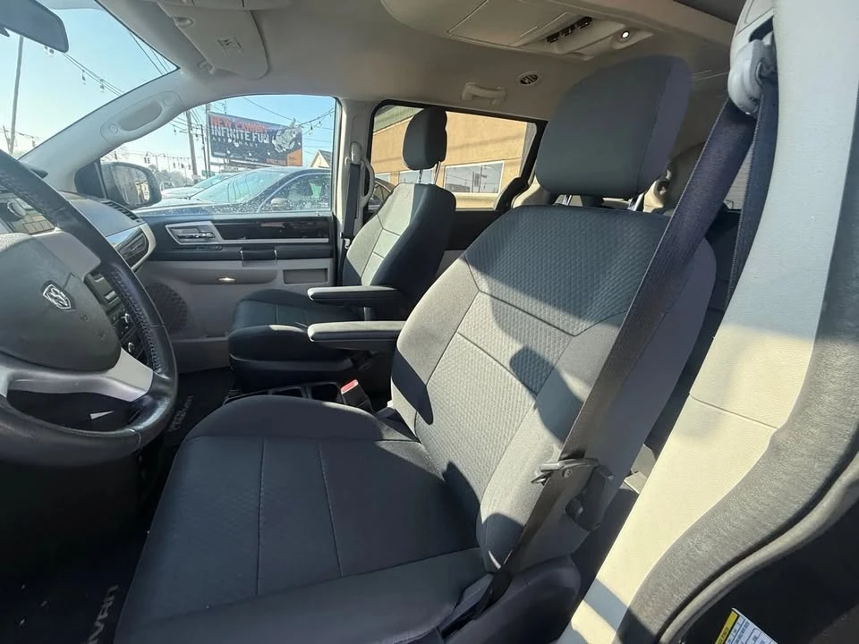2010 Dodge Caravan - Image 18 of 20