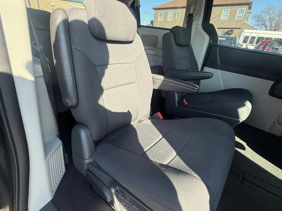 2010 Dodge Caravan - Image 12 of 20