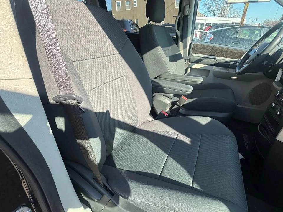 2010 Dodge Caravan - Image 16 of 20