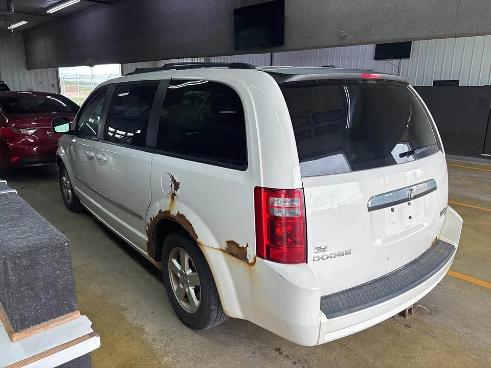 2010 Dodge Caravan - Image 5 of 9